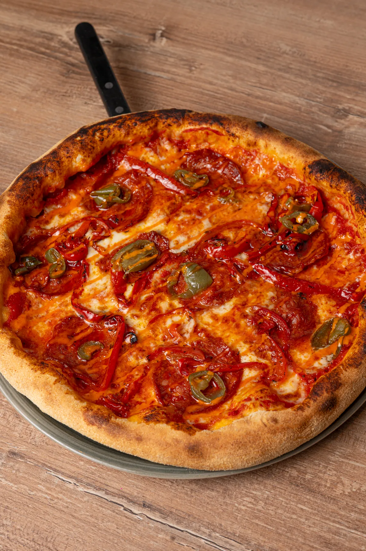 La pizza Espagnole : chorizo, poivrons et piments